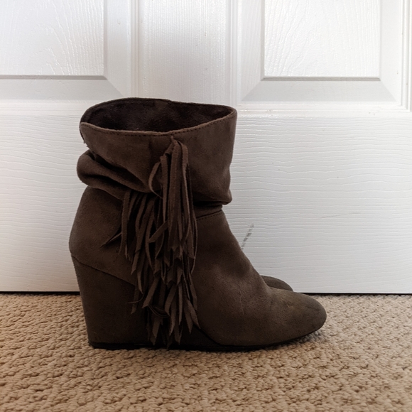 Size 5 American Eagle Grey Booties - Picture 1 of 6
